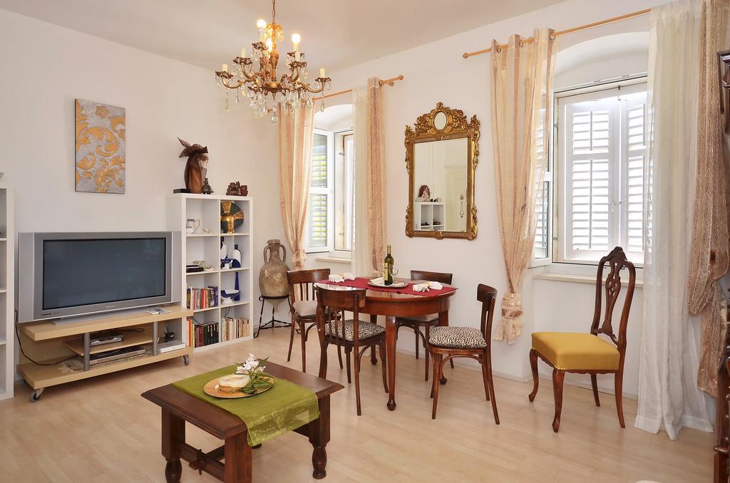Apartment Pere S Mora Мимице Стая снимка